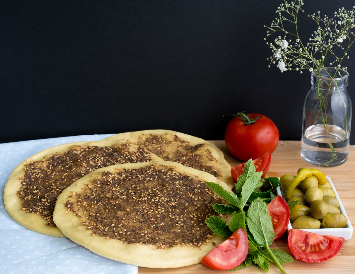 Man'ouché au Za'atar – Pain Libanais aux épices – Tasty Mediterraneo