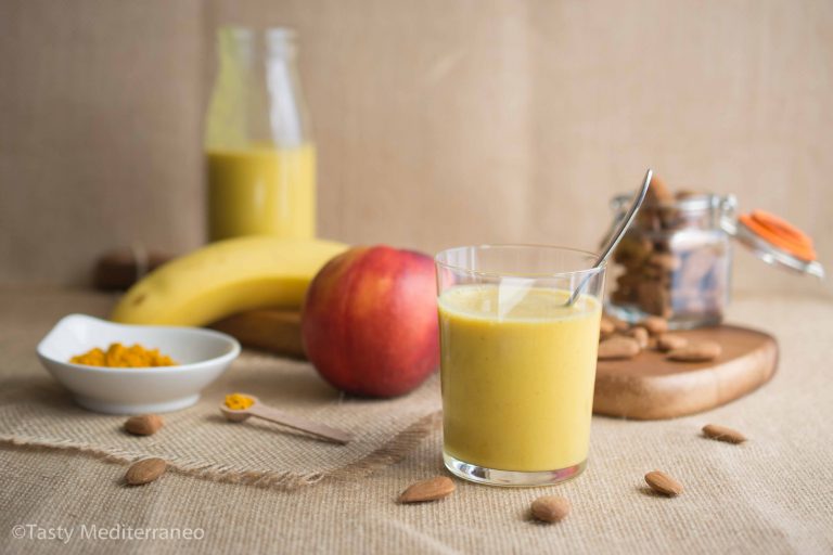 Turmeric, nectarine &amp; banana smoothie – Tasty Mediterraneo